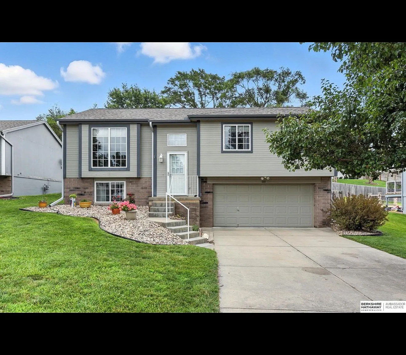 Marshall Cir, Papillion — Photo 1