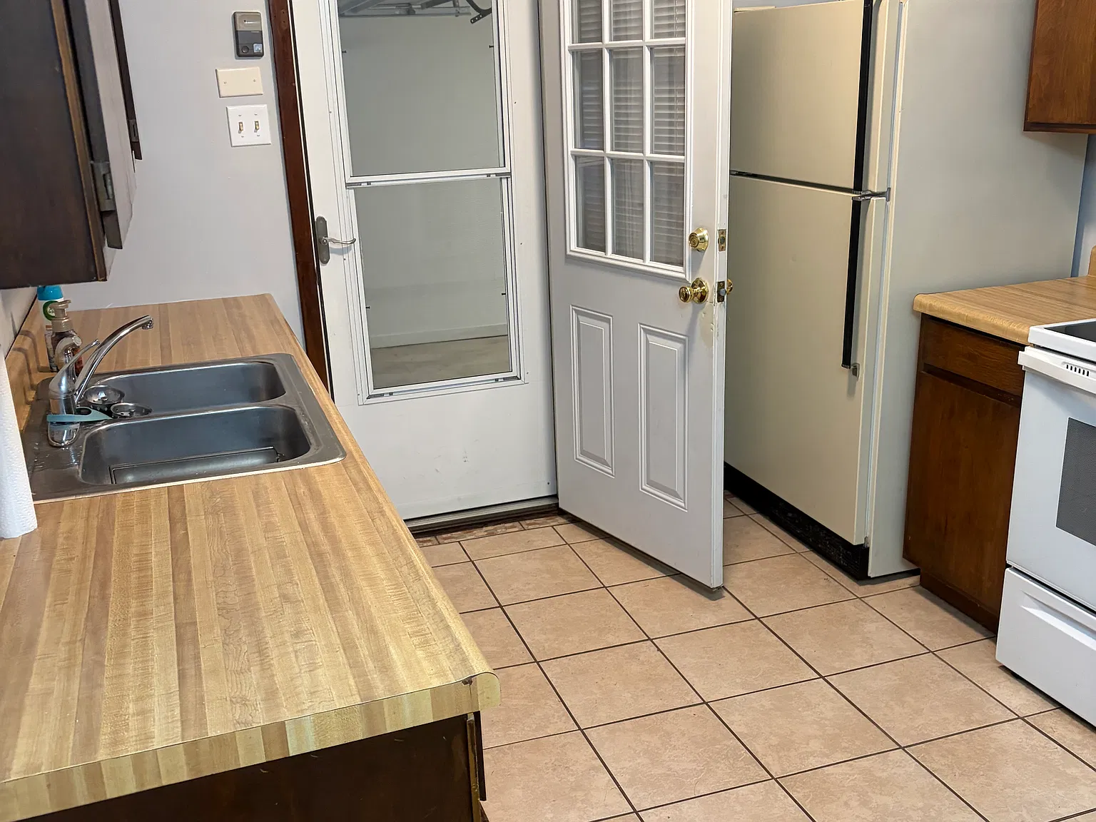 2 bed, 1100 sqft, $1,200 — Photo 2
