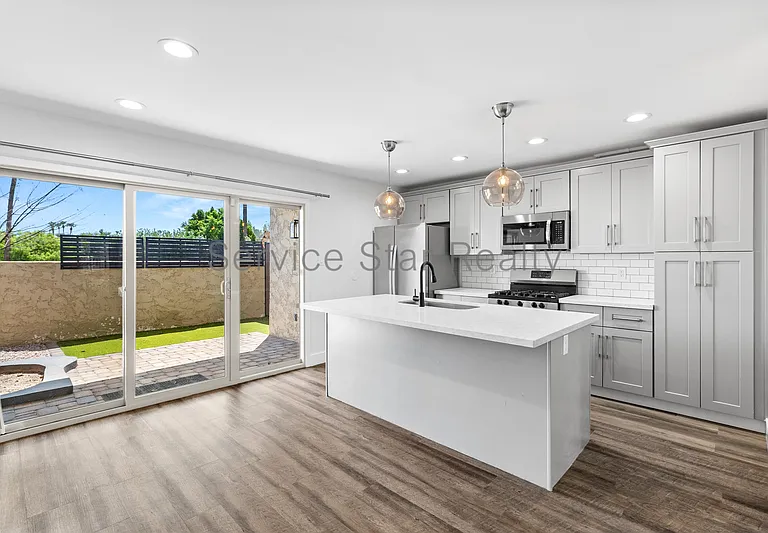 4950 N Miller Rd #104 — Photo 8