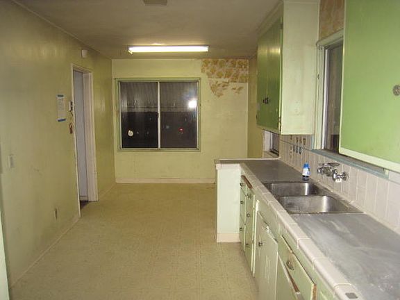 2nd image of 418 Warden Ave