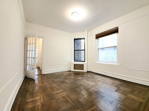 4th image of 107 E 88th St