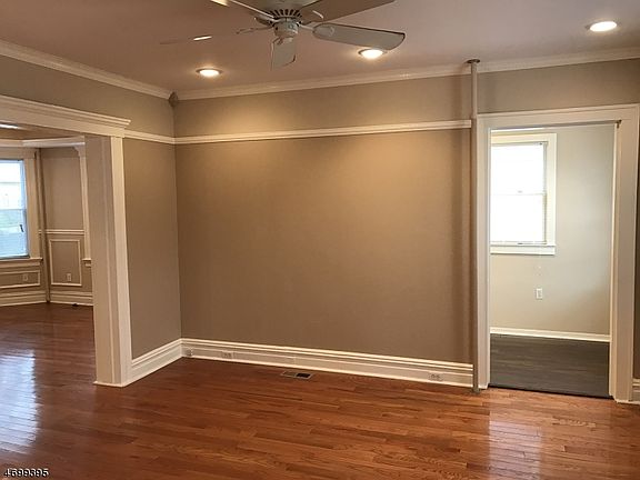 3rd image of 160 Ashland Ave #1
