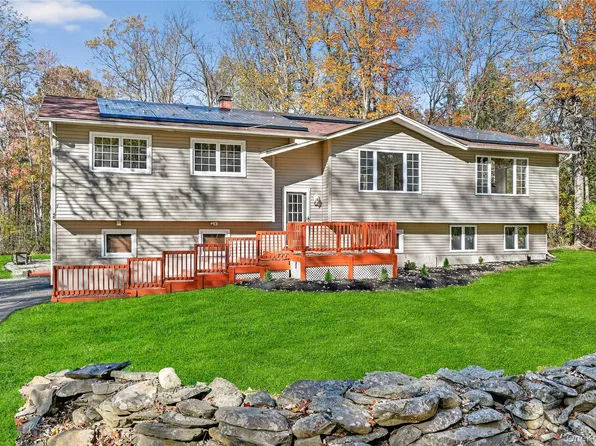 40 Clara Avenue, New Windsor, NY 12553