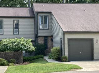 902 Ravine Dr, Villa Hills, KY 41017
