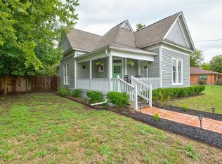 521 Brown St, Waxahachie, TX 75165