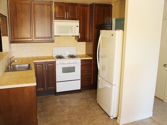 3rd image of 781 Latisha Pl