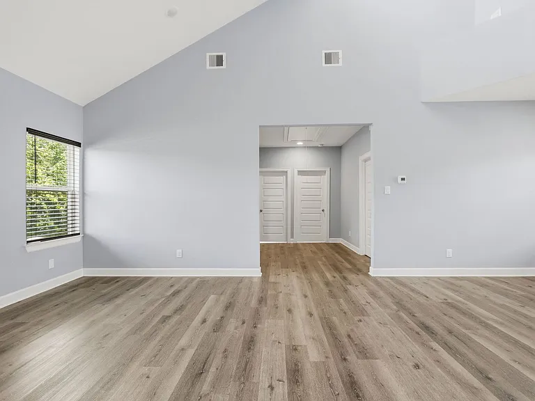 8419 Observatory St — Photo 15