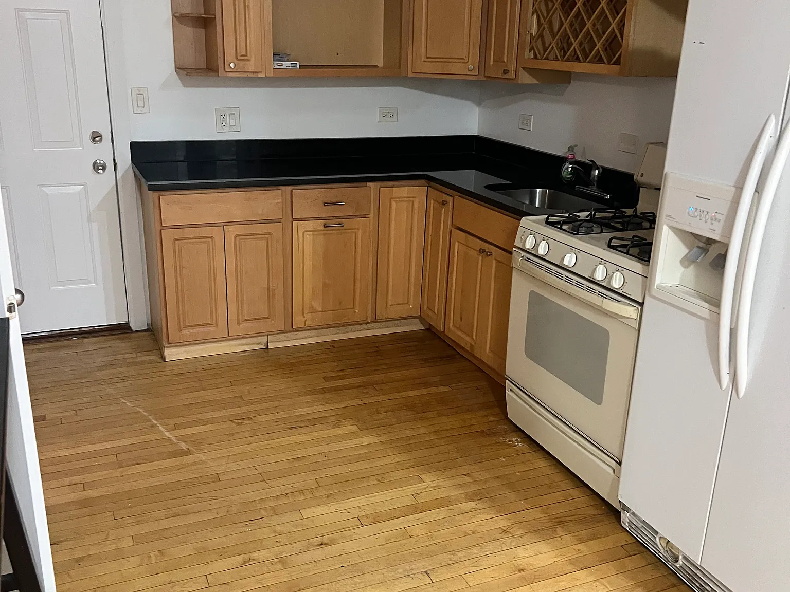 3 bed, $2,200 — Photo 3