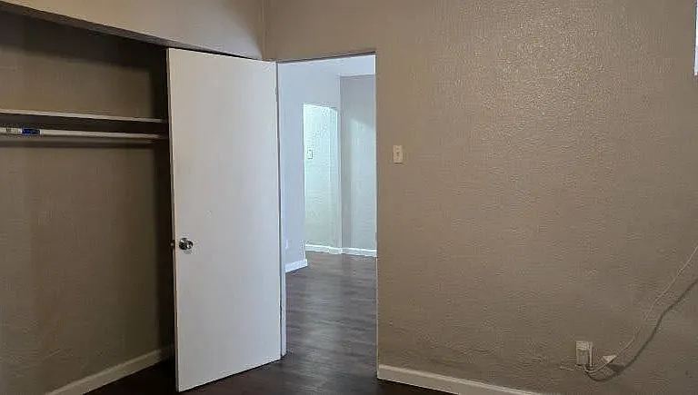 3752 Chippewa St — Photo 2