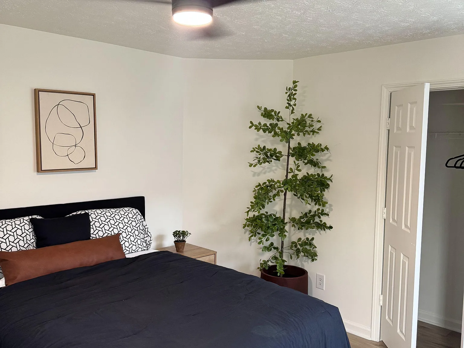 4 bed, 3.0 bath, 3000 sqft, $866 — Photo 1