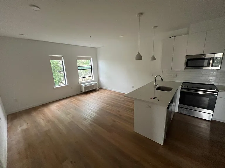 18 Freeway Dr E #412 — Photo 9