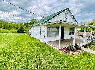 48 Sycamore St, Sandy Hook, KY 41171