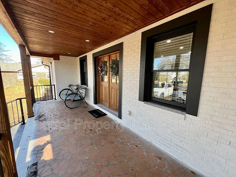 Building Photo - 204 Woodfield Ave