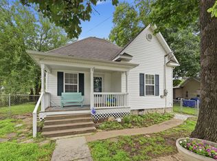 524 Walnut St, Carthage, MO 64836