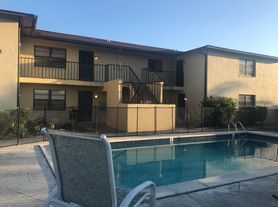 1104 SE 8th St, Cape Coral, FL