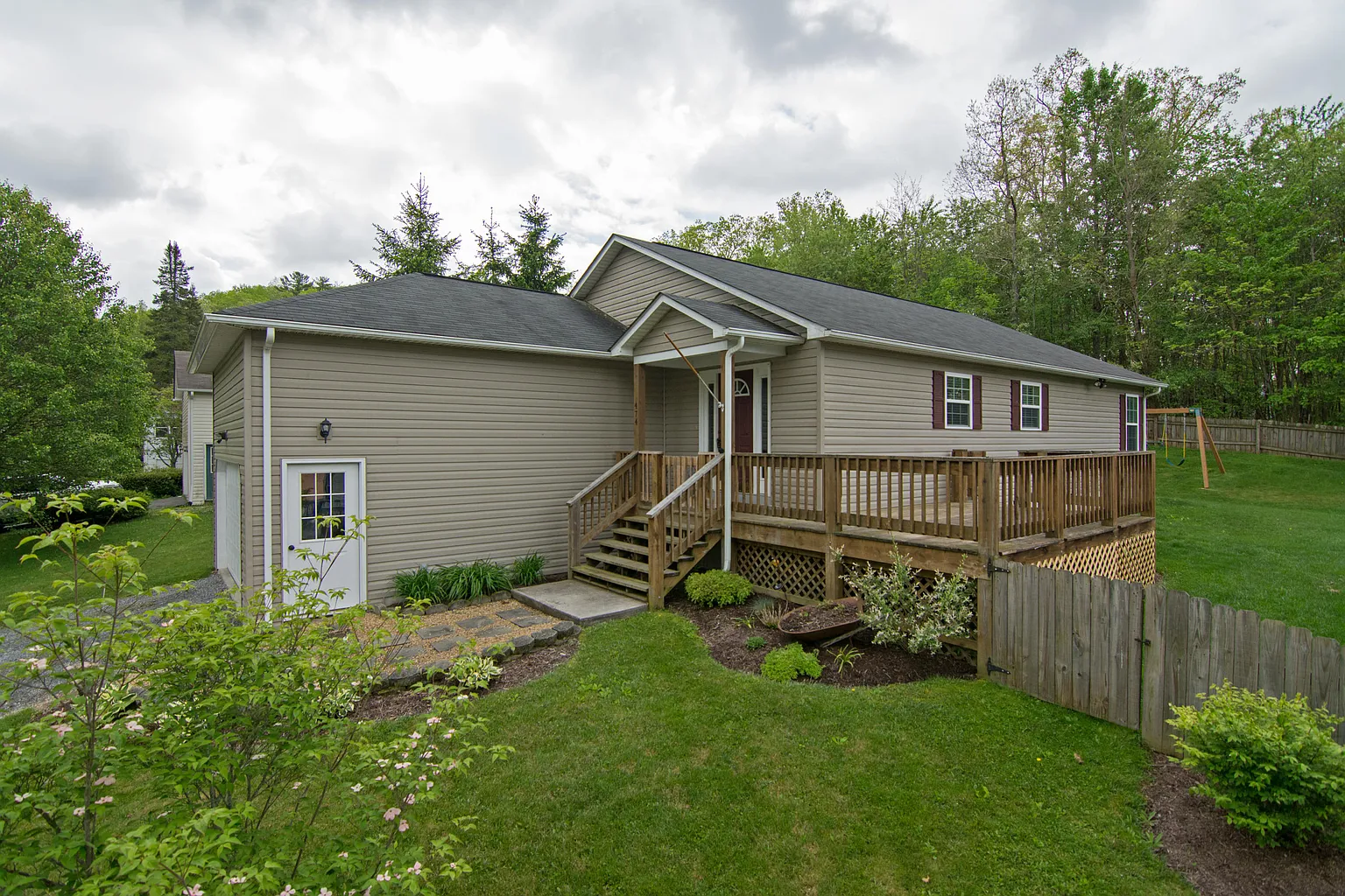 474 Montvue Dr photo 1