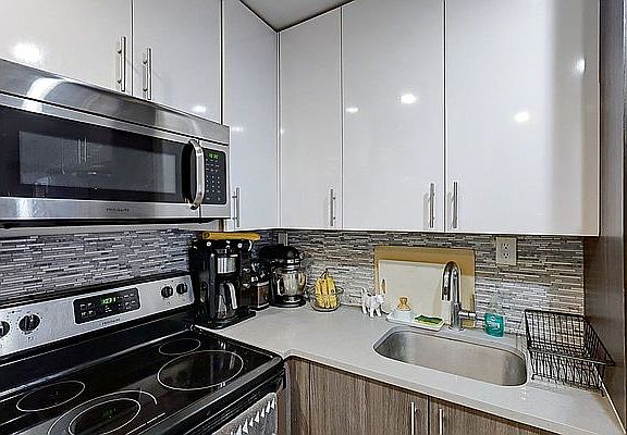 5th image of 42 Palmetto St #1G
