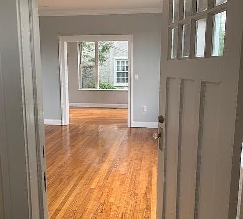 2nd image of 321 Collins Ave #1