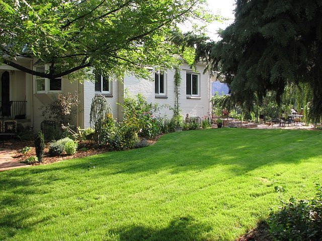 1166 Hudson St