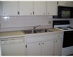 4th image of 2401 8th St Unit 6