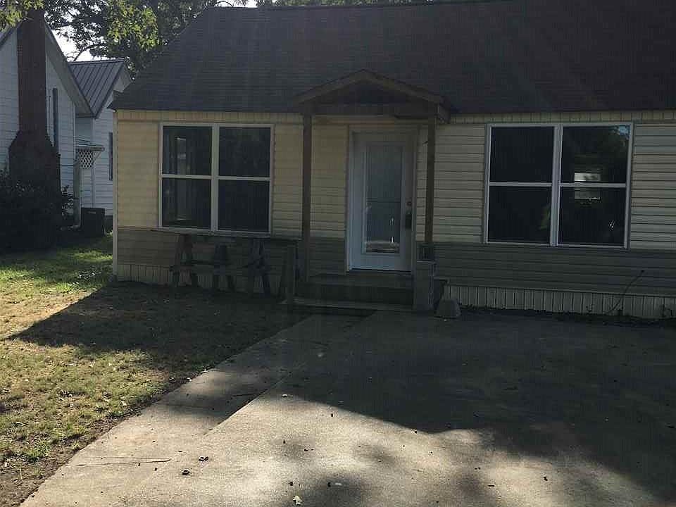1st image of 306 S Hazen Ave