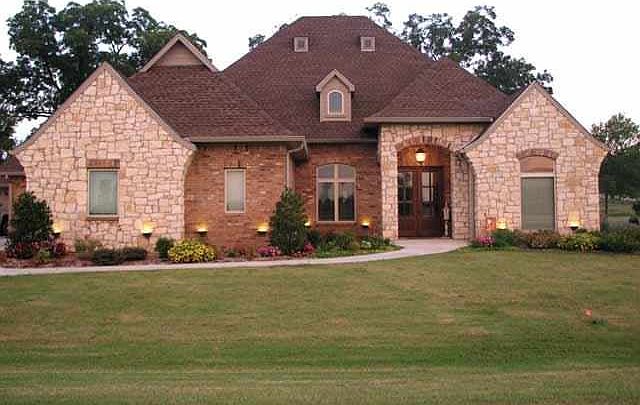 1st image of 10 Glendevon Dr