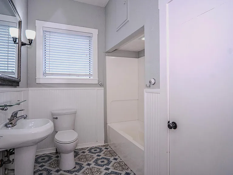 2413 Marconi St — Photo 10