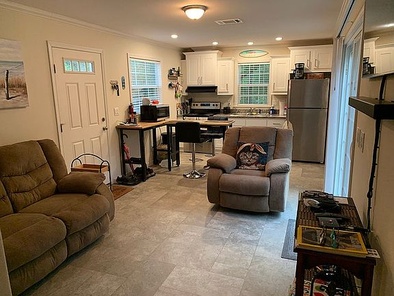 3rd image of 104 Viola Dr