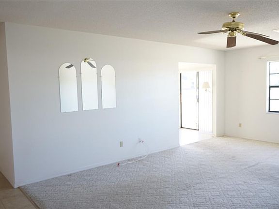 5th image of 302 Bryce Ct