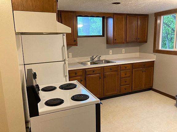 2nd image of 413 E Bradford St #2