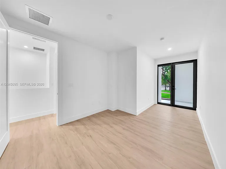 5505 W Oak Way — Photo 16