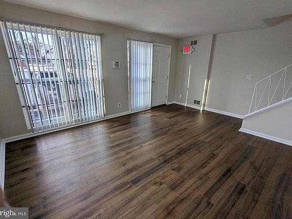 2nd image of 3018 Saint Clair Dr