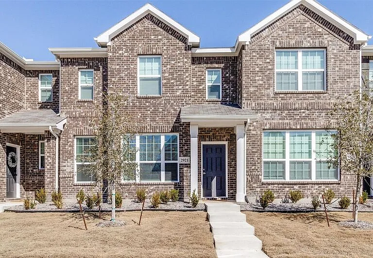 2921 Mare Dr — Photo 1