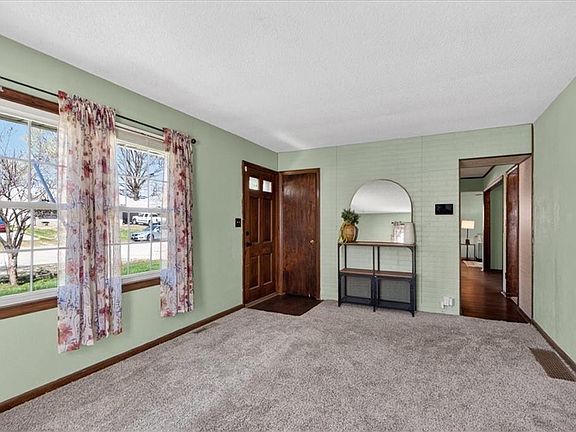2nd image of 1715 N Dodgion Ave