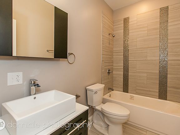 5th image of 806 S Oakley Blvd