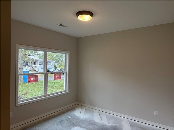 3rd image of 313 1/2 Clearview Dr