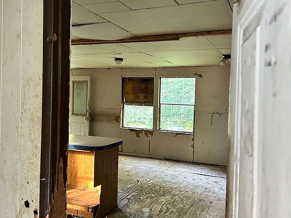 2nd image of 2913 Brownsville Rd