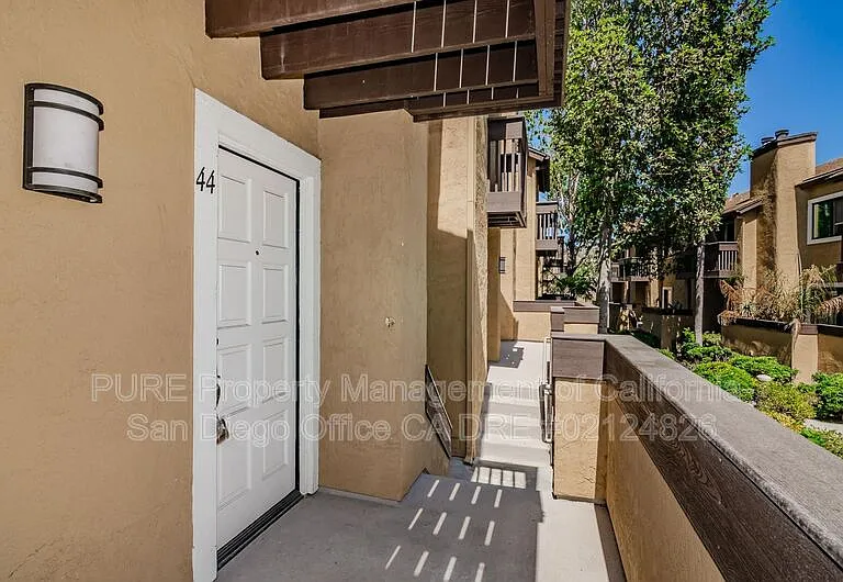 1680 N Coast Highway 101 #44 — Photo 4