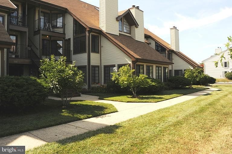 1st image of 6018 E Curtier Dr #E