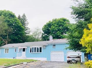 9 Marie Ave, Uncasville, CT 06382