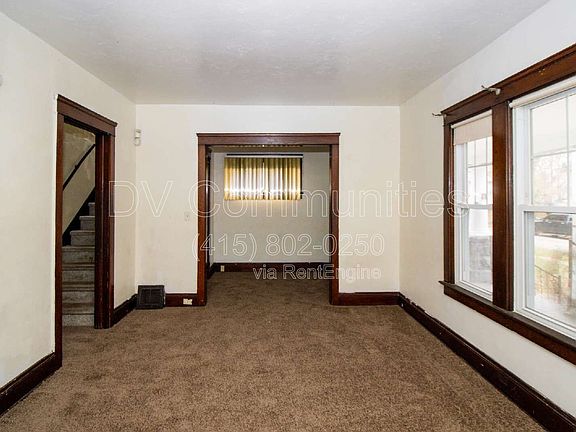3rd image of 9711 Parmelee Ave