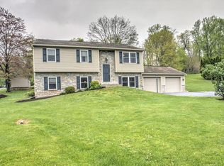 2414 N Penryn Rd, Manheim, PA 17545