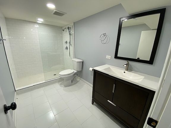 5th image of 2240 N Lockwood Ave #G