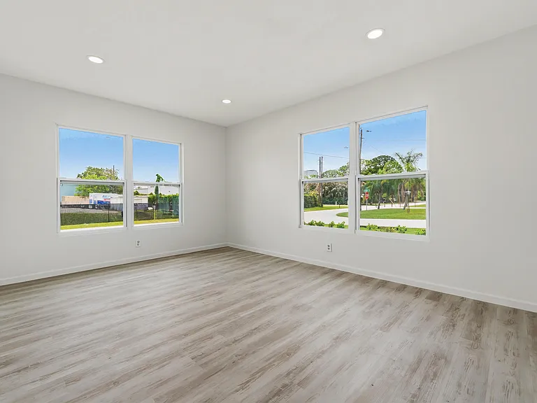 1566 NW 9th Ave — Photo 22