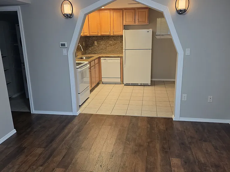 16943 NE 16th Pl — Photo 6