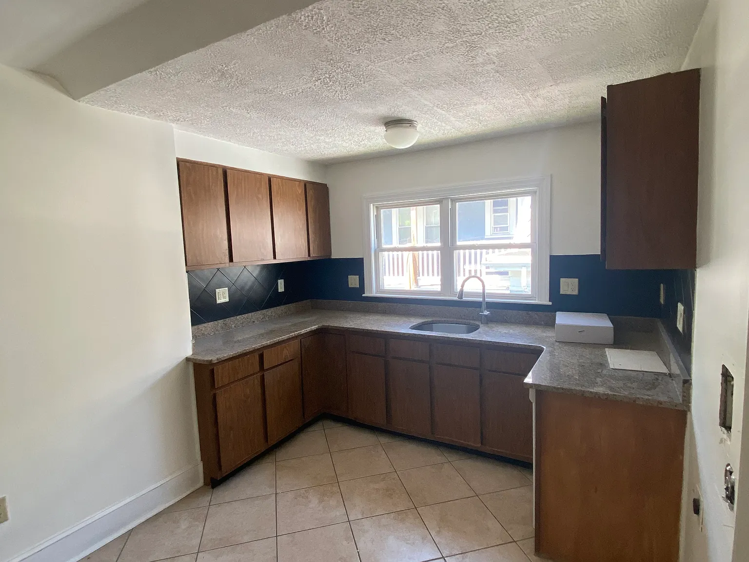 2 bed, 1000 sqft, $2,800 — Photo 2