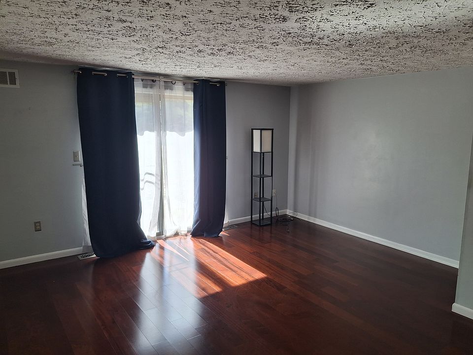 1st image of 117 Stoney Creek Ct