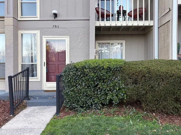 7911 Charter Oak Ln, Charlotte, NC 28226