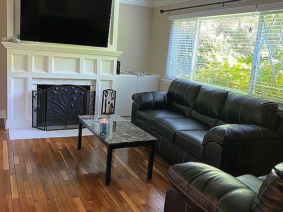 4th image of 1700 Parkview Ave
