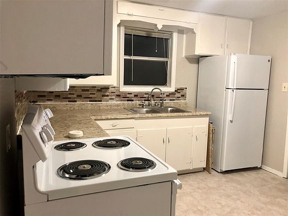 5th image of 2605 Carson St